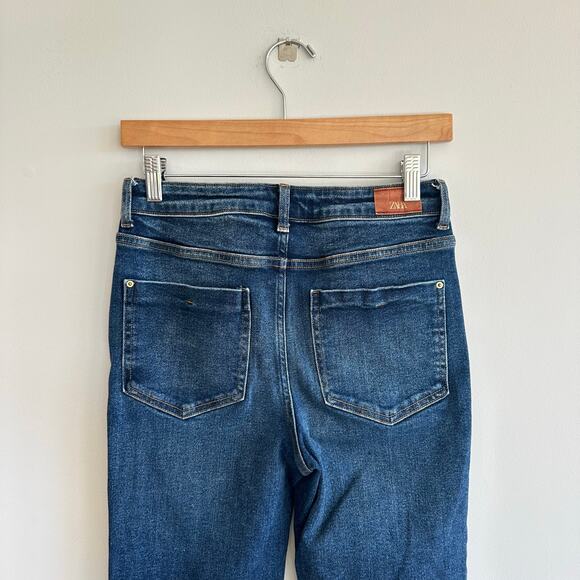 Zara Mid-Rise Raw Hem Straight Leg Jeans Medium Wash 4 - Picture 9 of 11